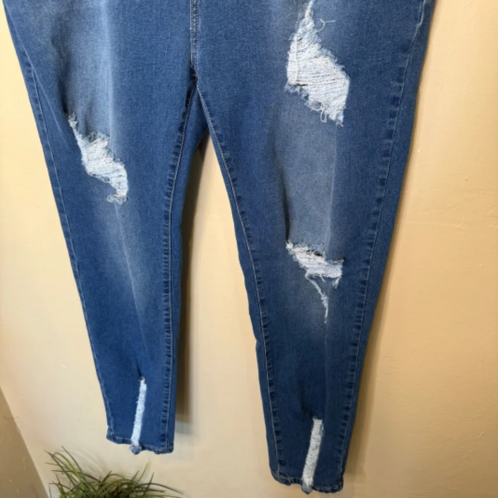 SHEIN | Plus Size Factory Distressed High Rise Stretchy Skinny Jeans